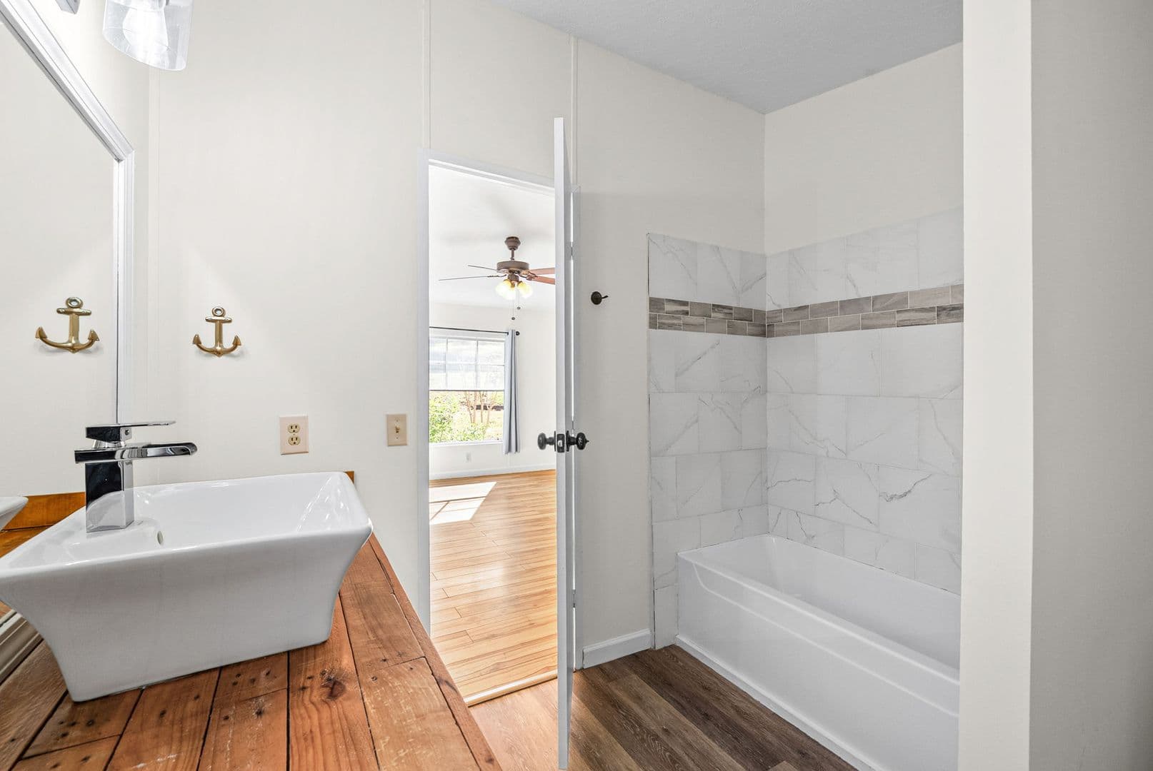 Dover House: 315 Riverview Dr.