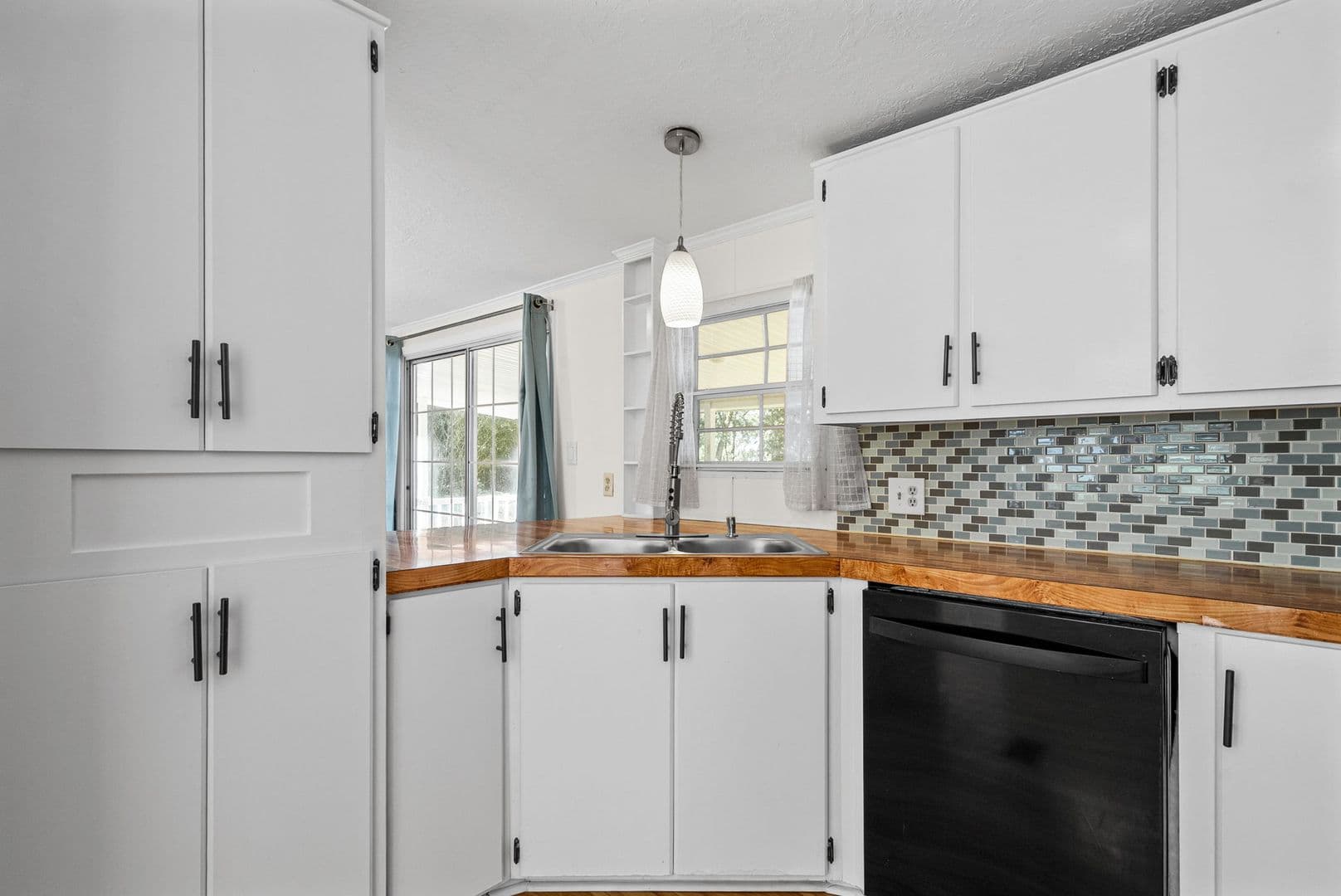 Dover House: 315 Riverview Dr.