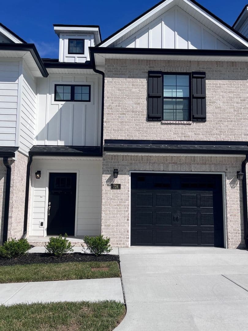 Lebanon Apartment: Stonehaven Villa Townhomes