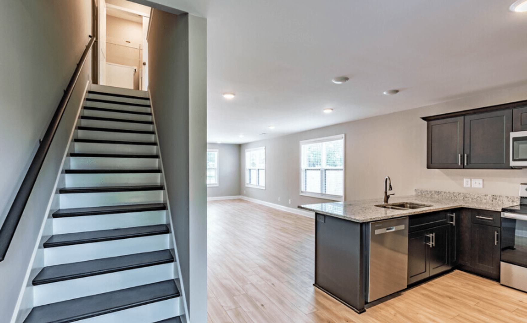 Lebanon Apartment: 521 Melrose St.
