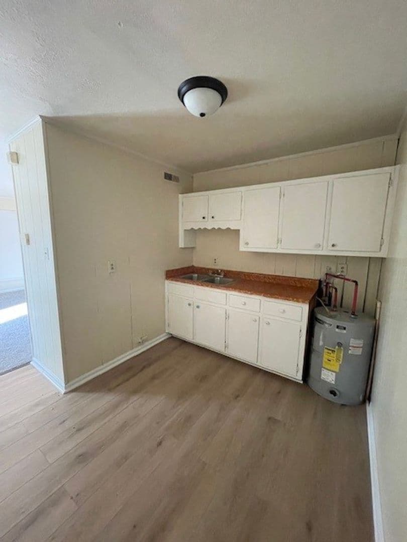 Hopkinsville Apartment: 101 N Clay St