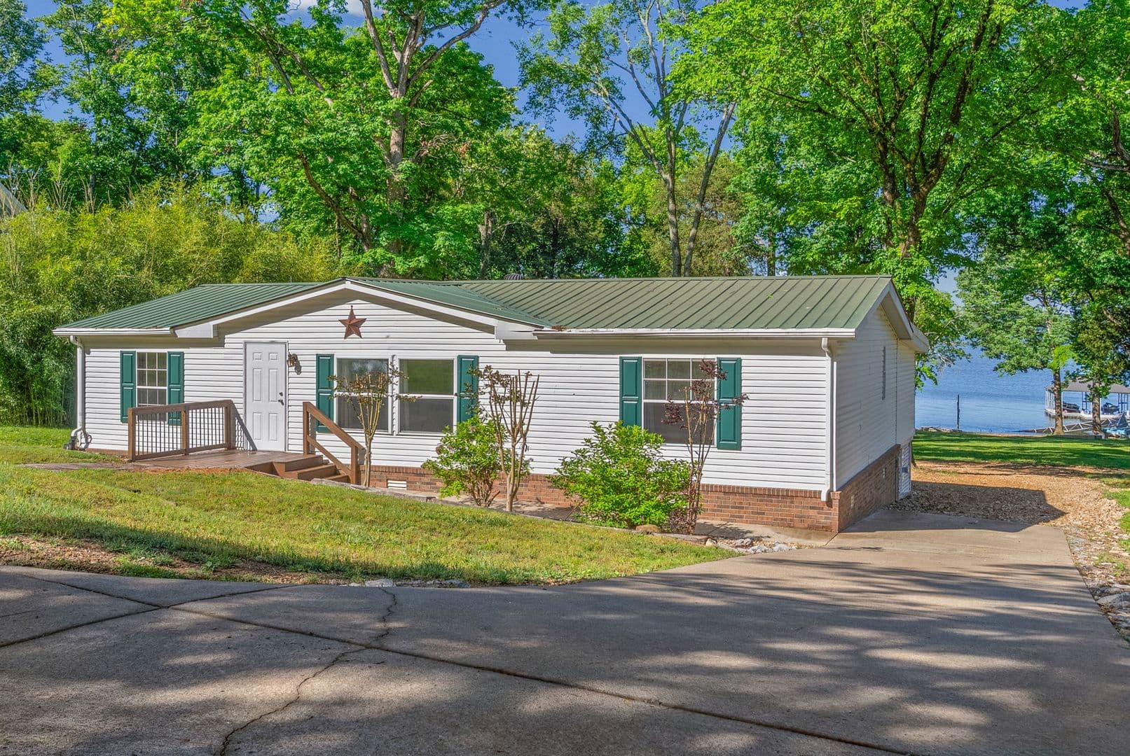 Dover House: 315 Riverview Dr.