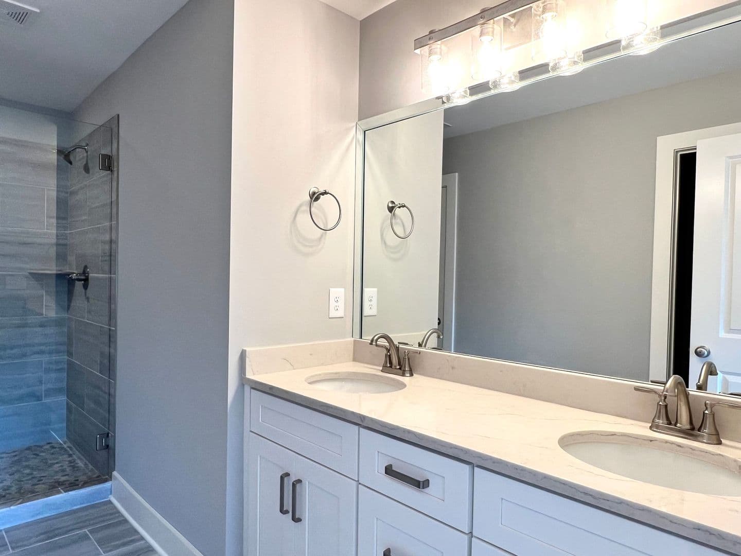 Lebanon Apartment: Stonehaven Villa Townhomes