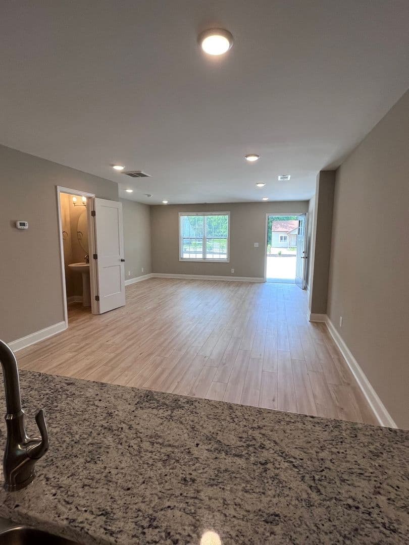 Lebanon Apartment: 521 Melrose St.