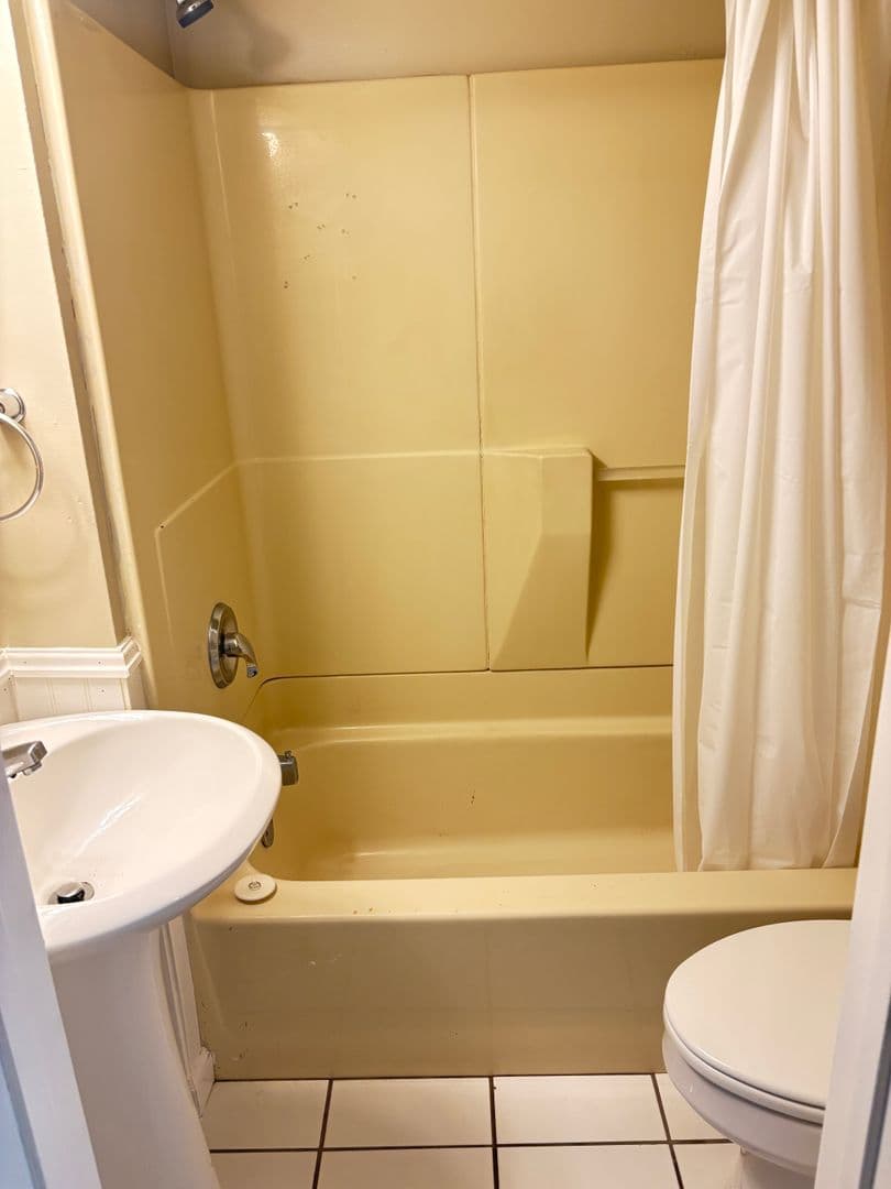 Fort Wayne Apartment: 2222 Hoagland Avenue