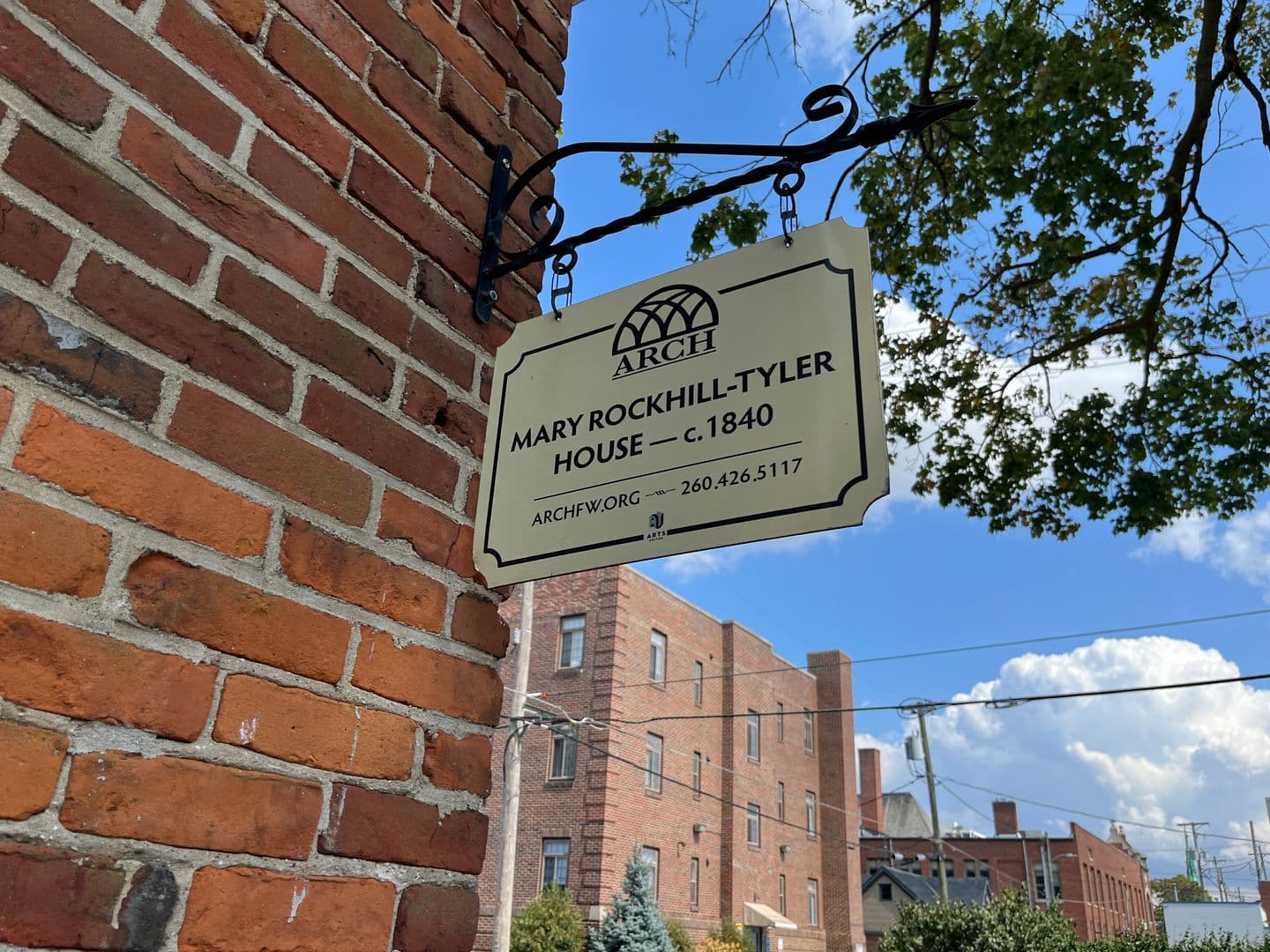 Fort Wayne House: 918 Van Buren St