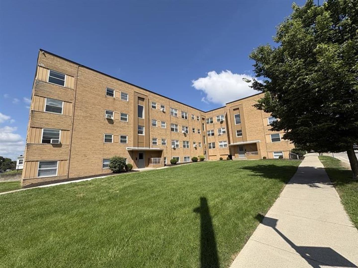 Fort Wayne Apartment: 2222 Hoagland Avenue