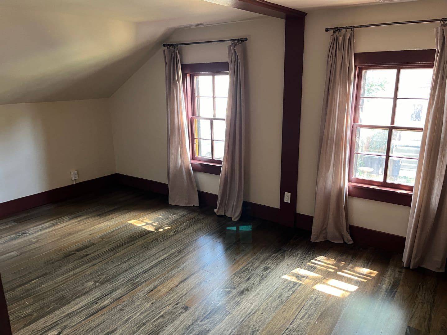 Fort Wayne House: 918 Van Buren St
