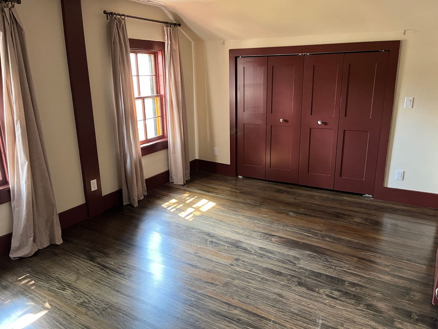 Fort Wayne House: 918 Van Buren St
