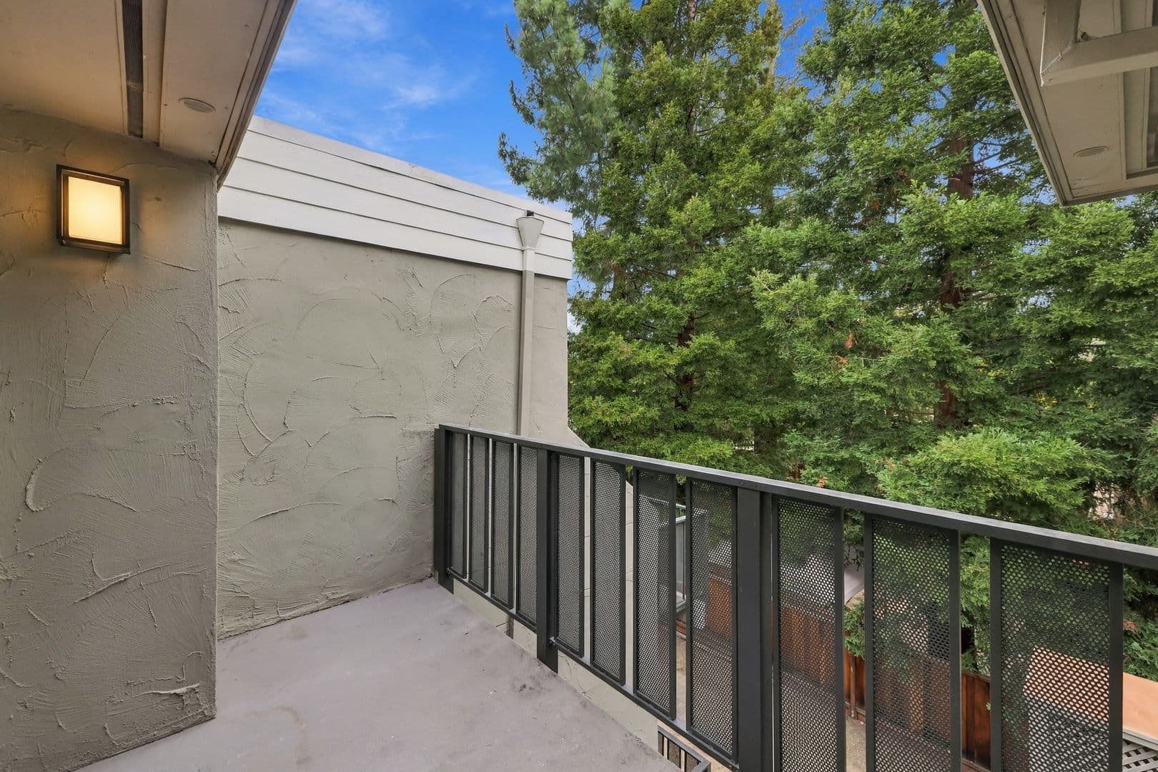 Palo Alto House: 4159 El Camino Way #H