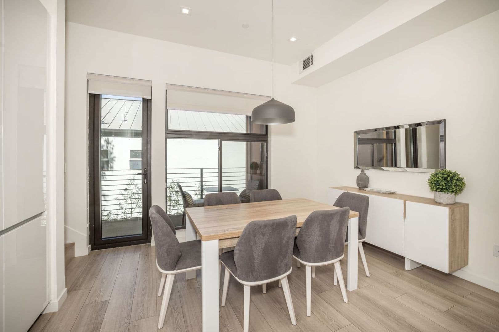 Menlo Park Apartment: 1285 El Camino Real