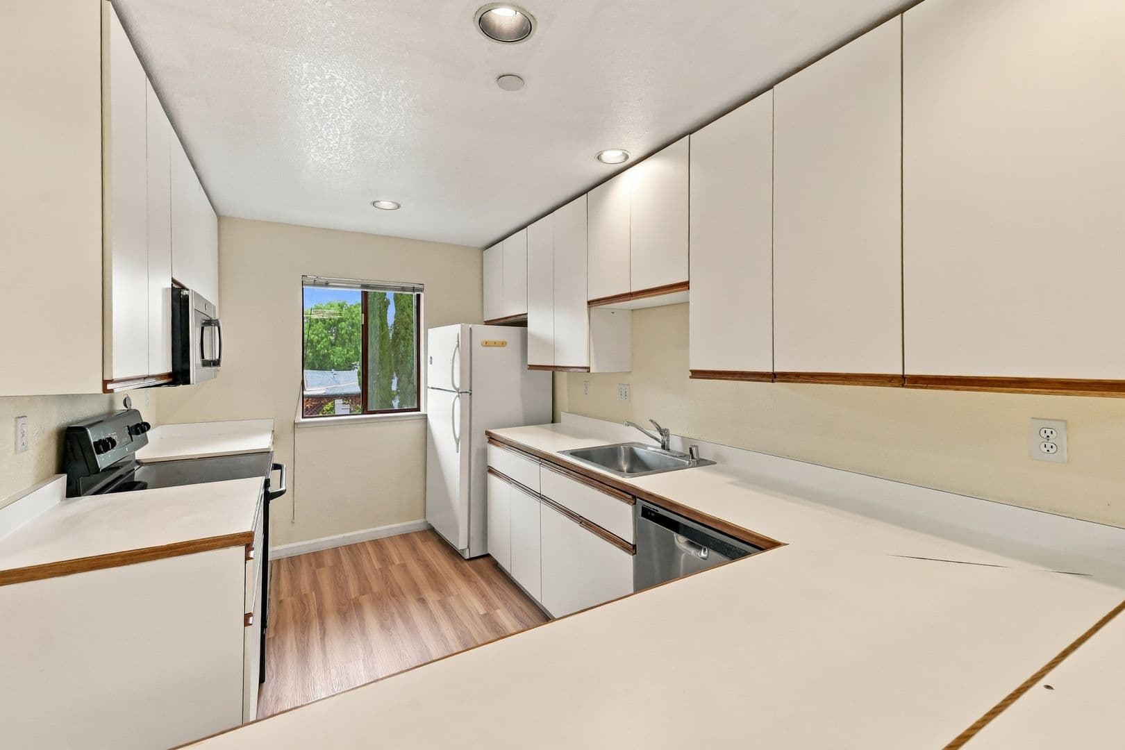 Palo Alto House: 4159 El Camino Way #H