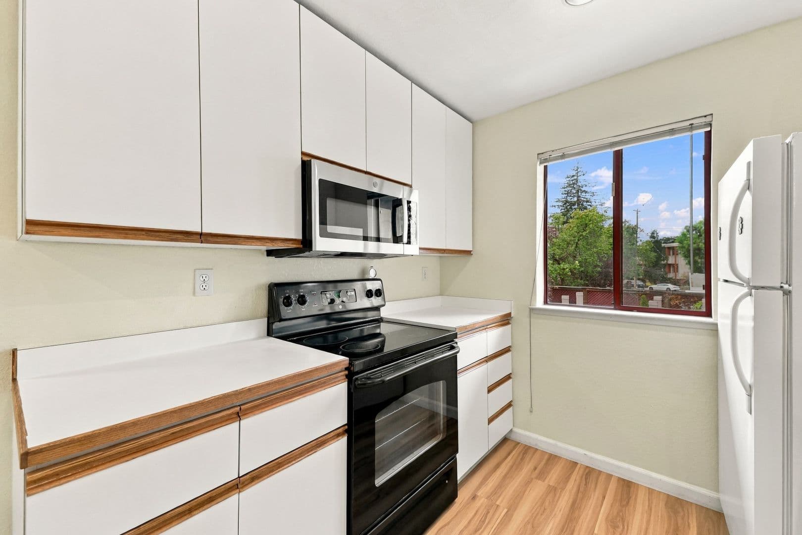 Palo Alto House: 4159 El Camino Way #H