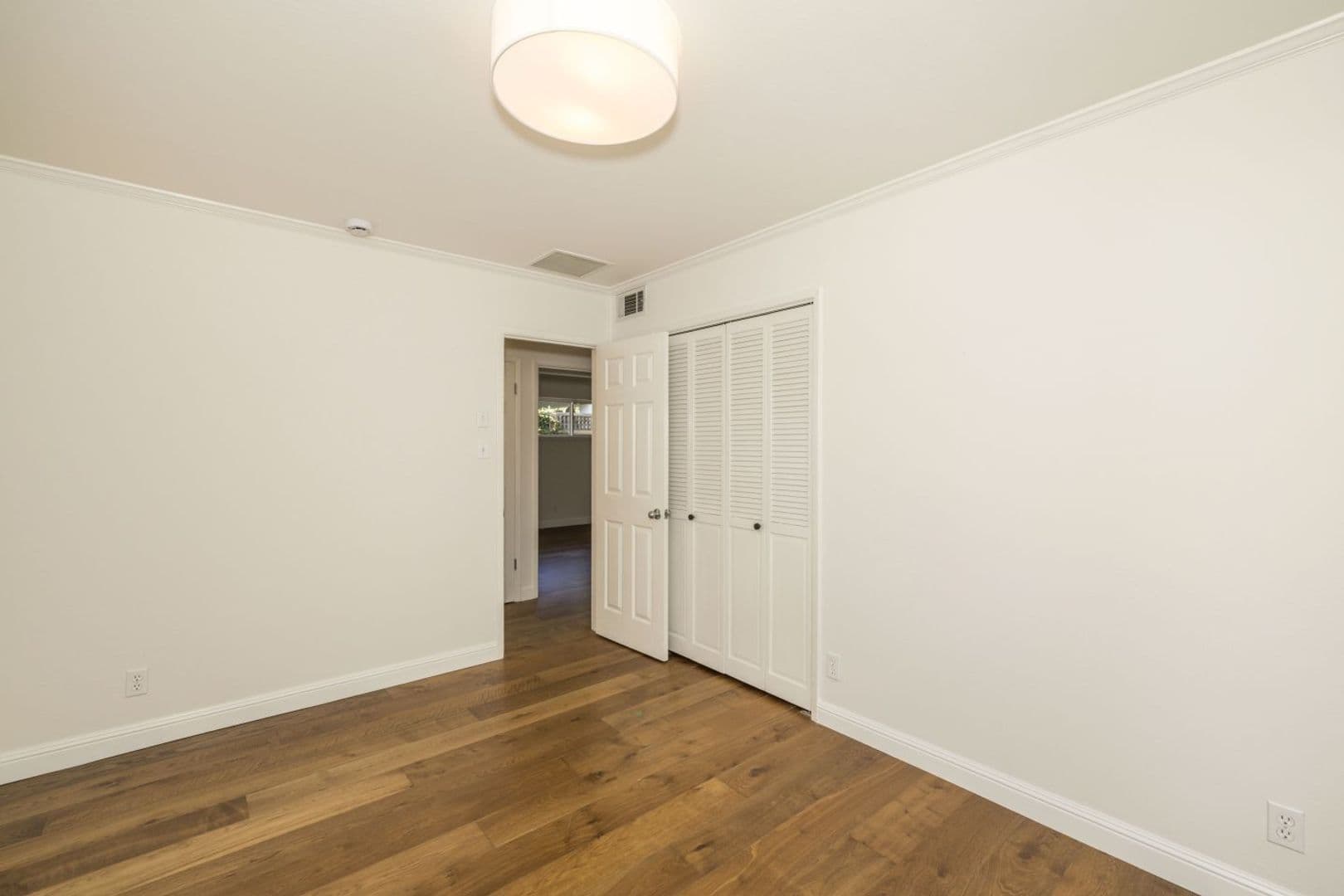 Menlo Park House: 115 Walnut St