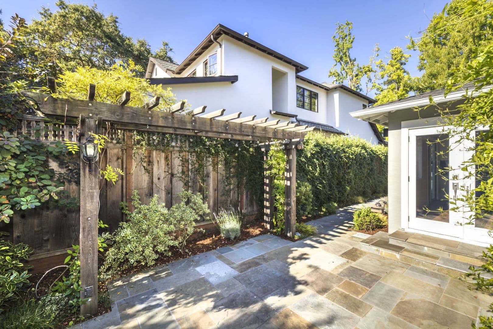 Menlo Park House: 115 Walnut St