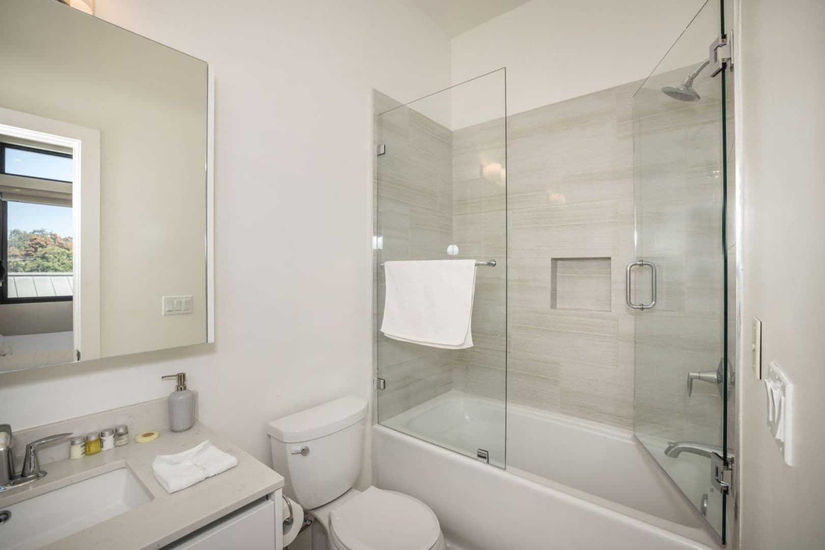 Menlo Park Apartment: 1285 El Camino Real