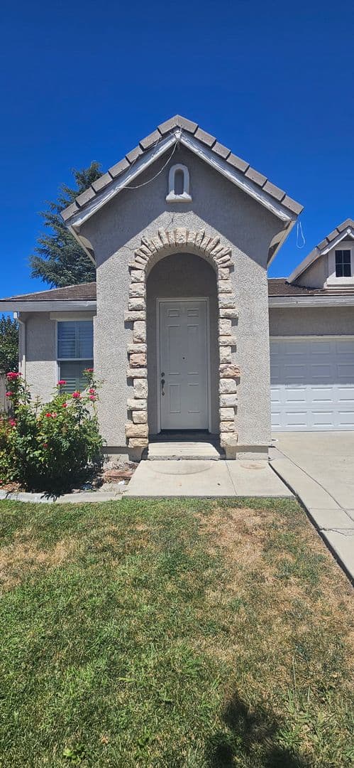 Sacramento House: 5796 Bridgecross Drive