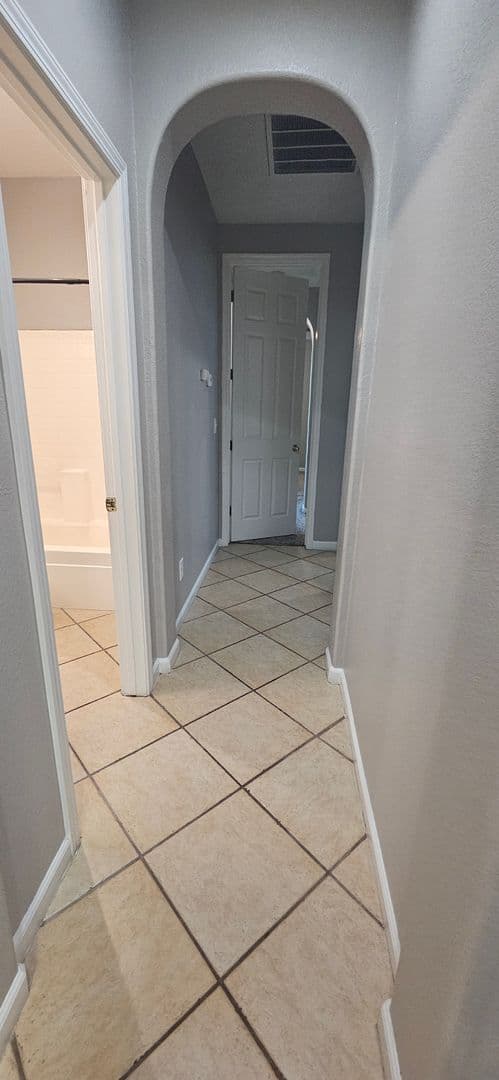 Sacramento House: 5796 Bridgecross Drive