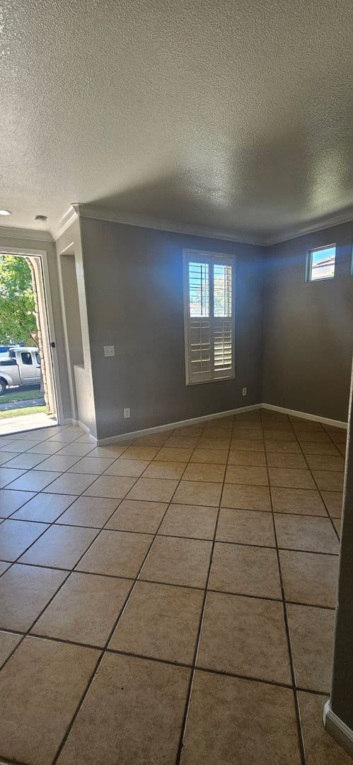 Sacramento House: 5796 Bridgecross Drive