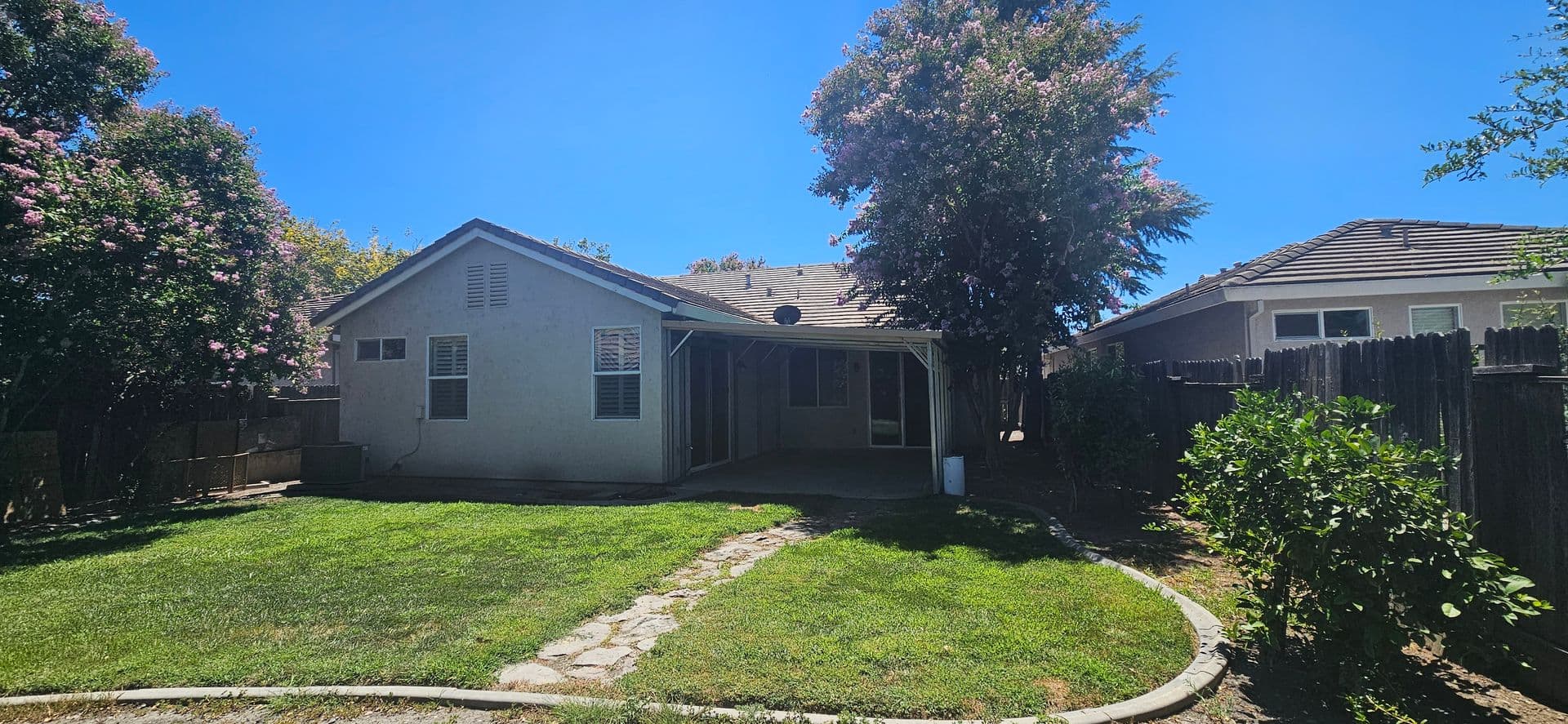 Sacramento House: 5796 Bridgecross Drive