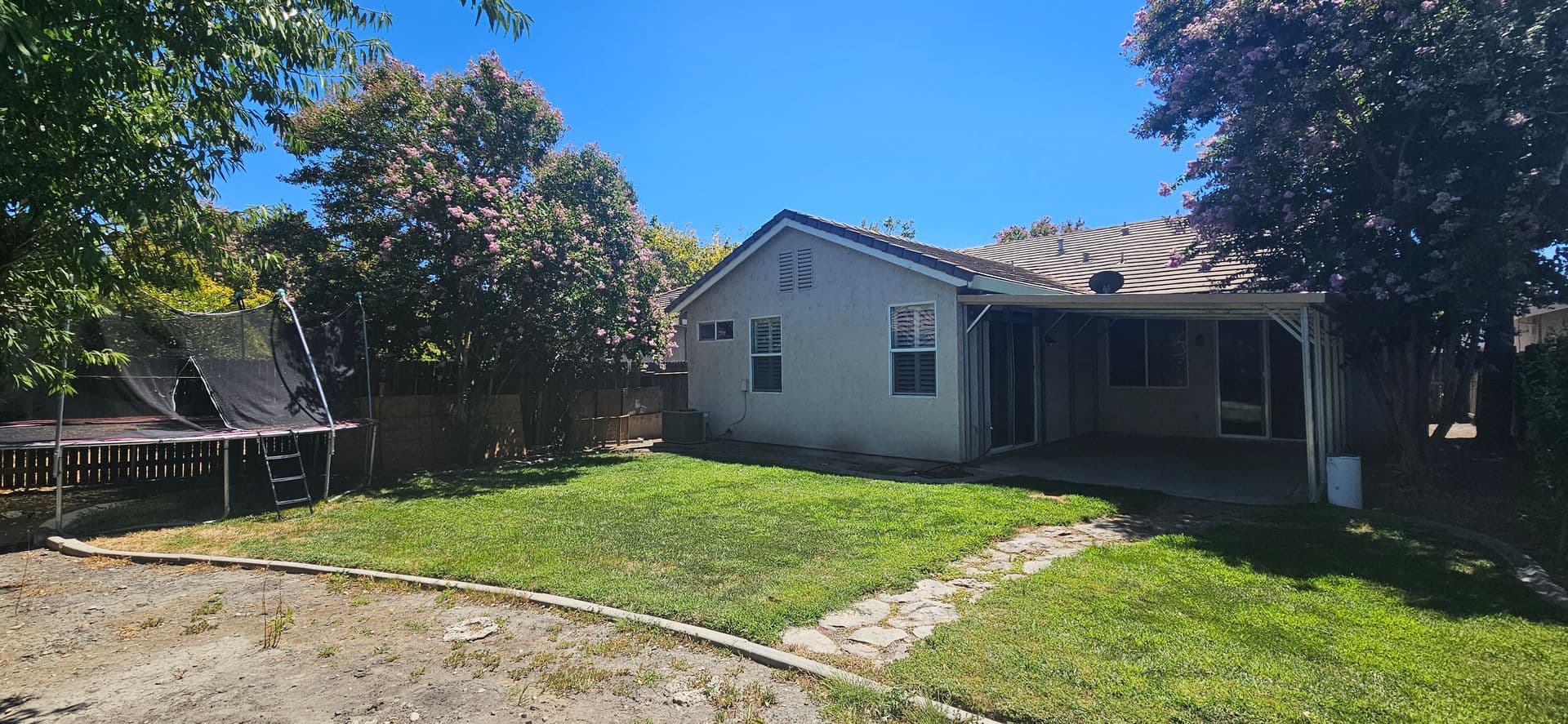 Sacramento House: 5796 Bridgecross Drive