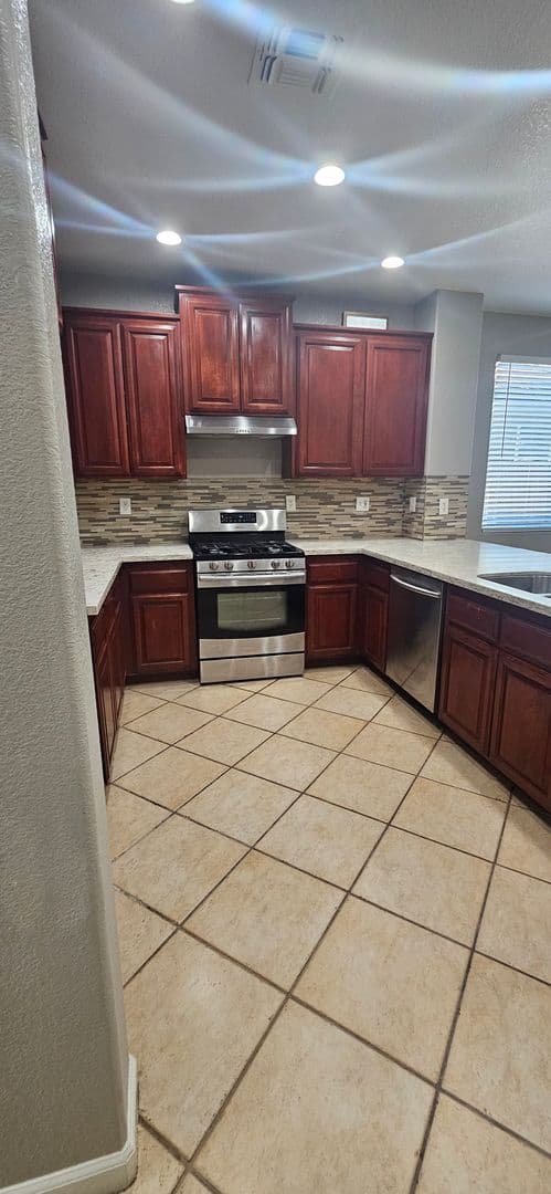 Sacramento House: 5796 Bridgecross Drive