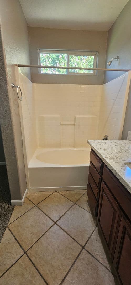 Sacramento House: 5796 Bridgecross Drive