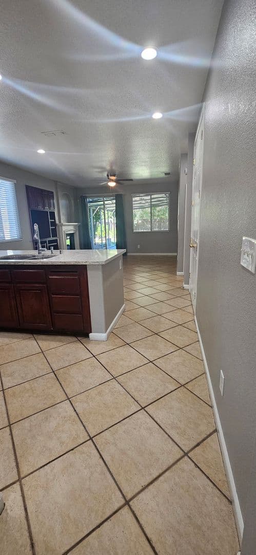 Sacramento House: 5796 Bridgecross Drive