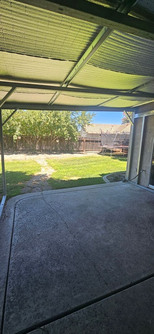 Sacramento House: 5796 Bridgecross Drive