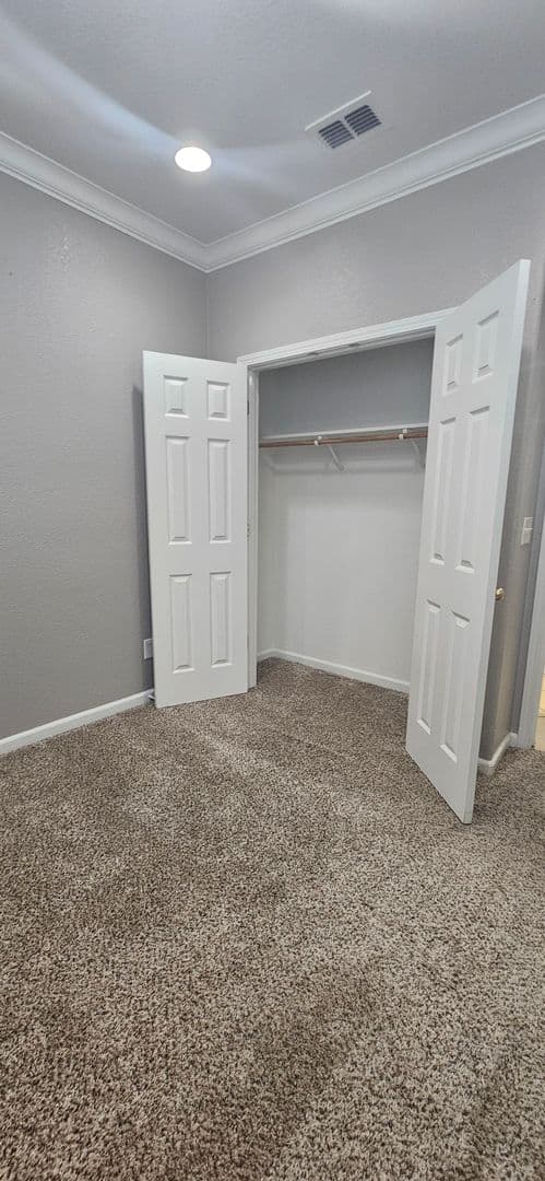 Sacramento House: 5796 Bridgecross Drive