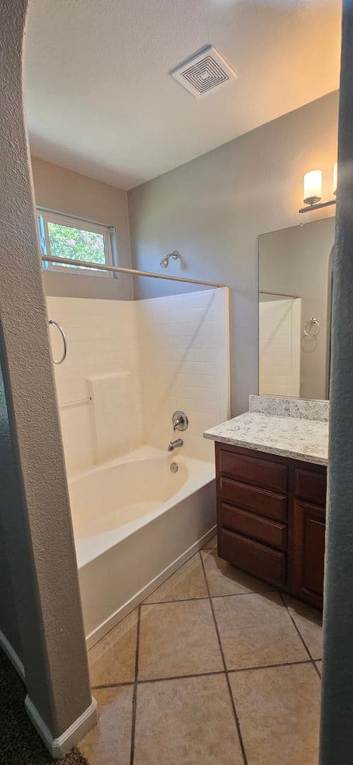 Sacramento House: 5796 Bridgecross Drive