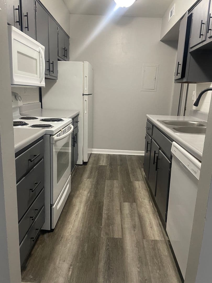 Indianapolis Apartment: 7455 Rockleigh ave