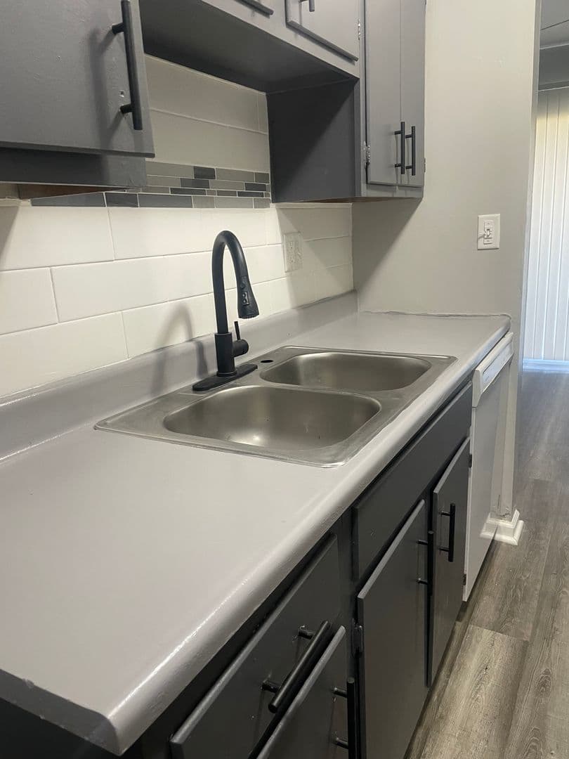 Indianapolis Apartment: 7455 Rockleigh ave