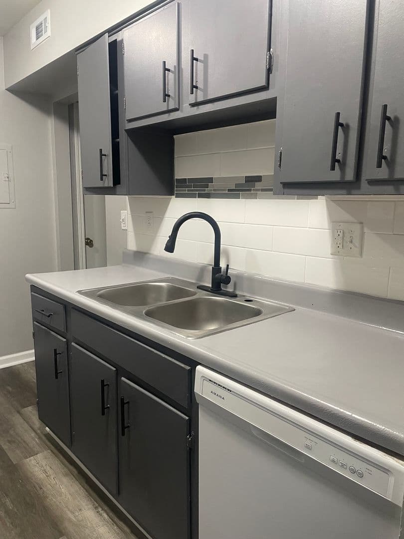 Indianapolis Apartment: 7455 Rockleigh ave
