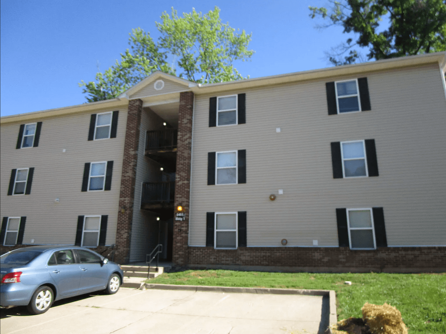 Columbia Condo: 5451 S. Bethel Church Rd. #1-203