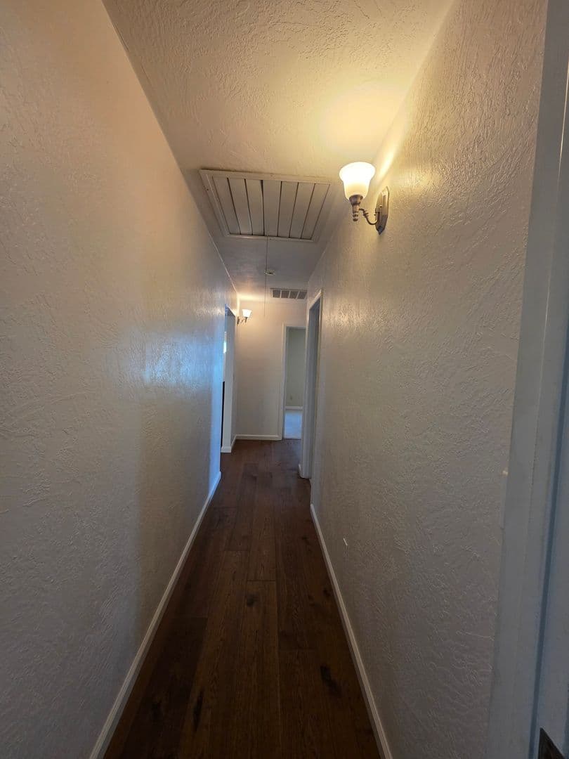 Visalia House: 2828 S Court Street