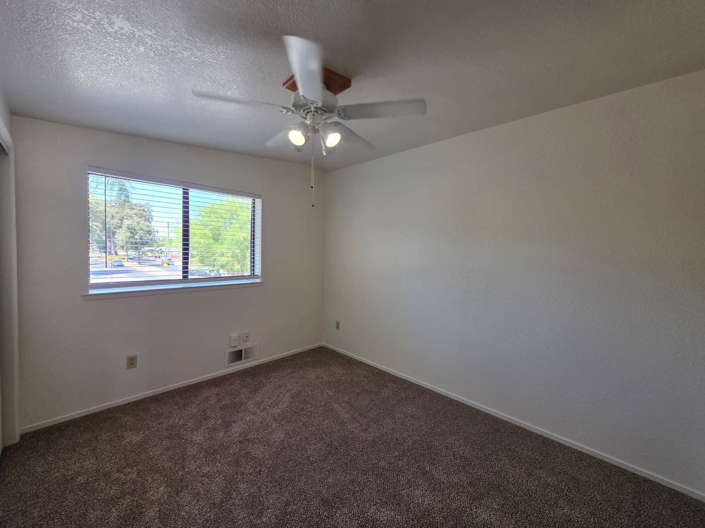 Visalia House: 2816 S Court Street