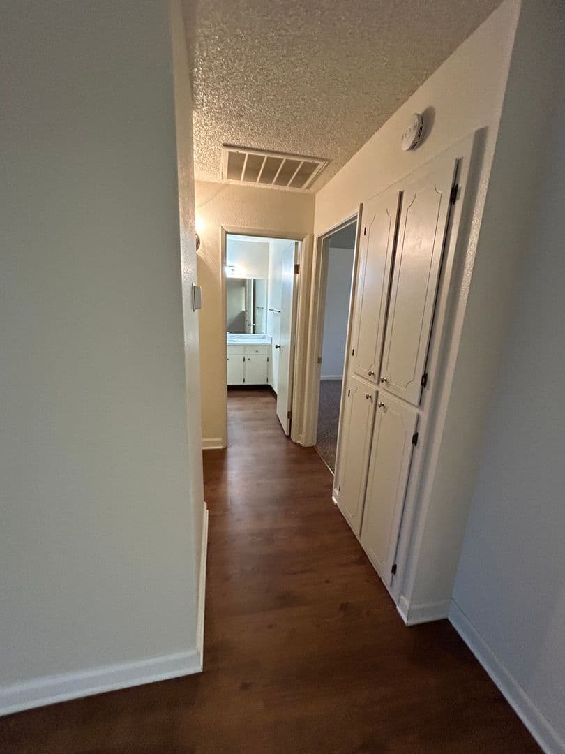 Visalia Apartment: 3940, 42, 44, 46 W. Hillsdale
