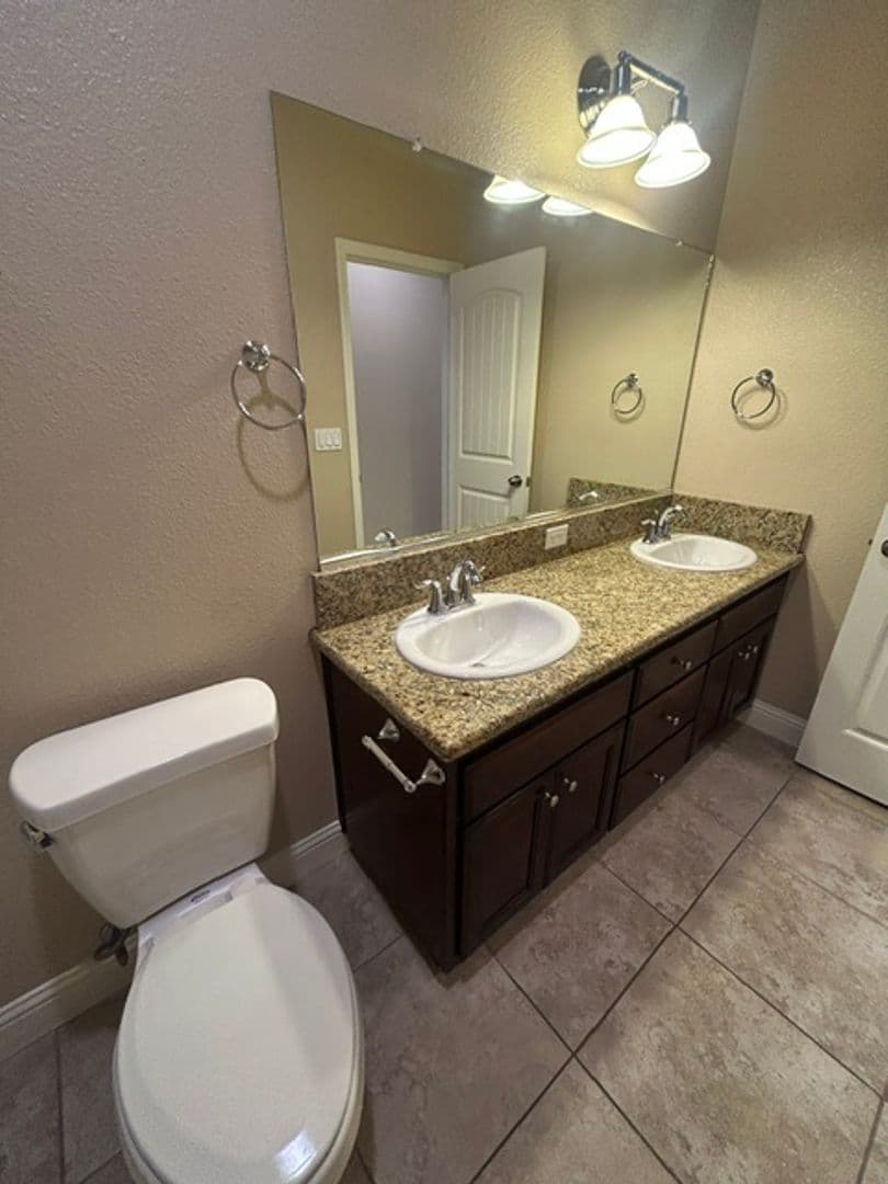 Visalia House: 3731 W Vine Ave