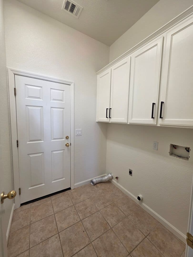 Visalia House: 1008 E. Arlen St