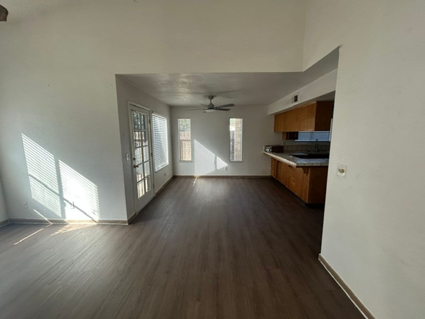 Visalia House: 2411 N Bradley