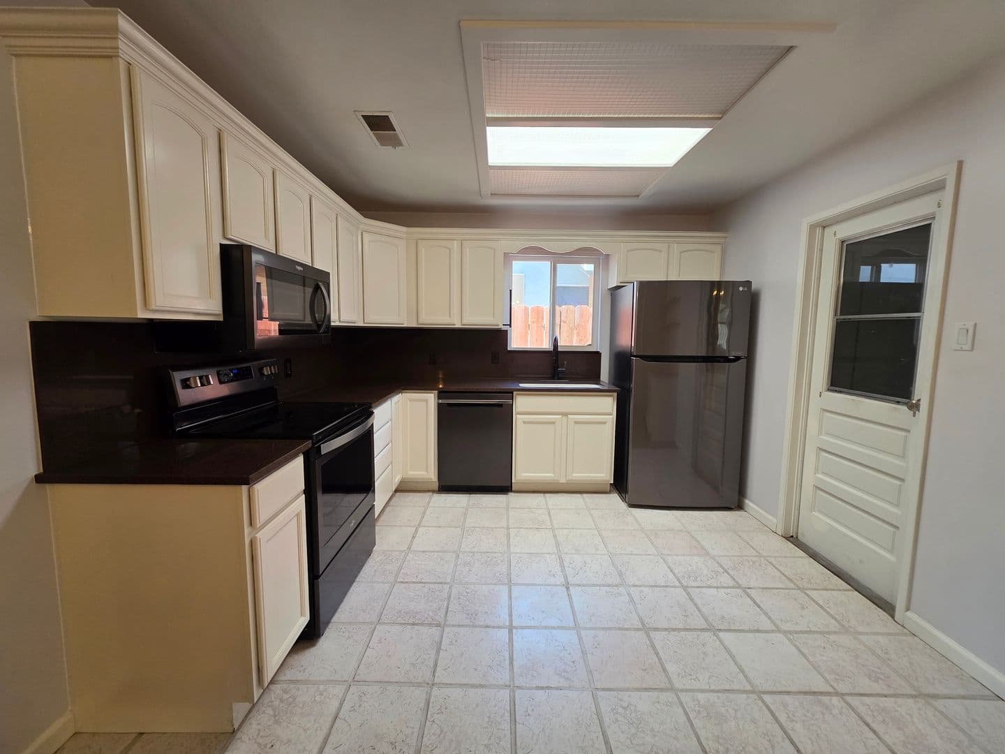 Visalia House: 1331 W. Mary Ct.