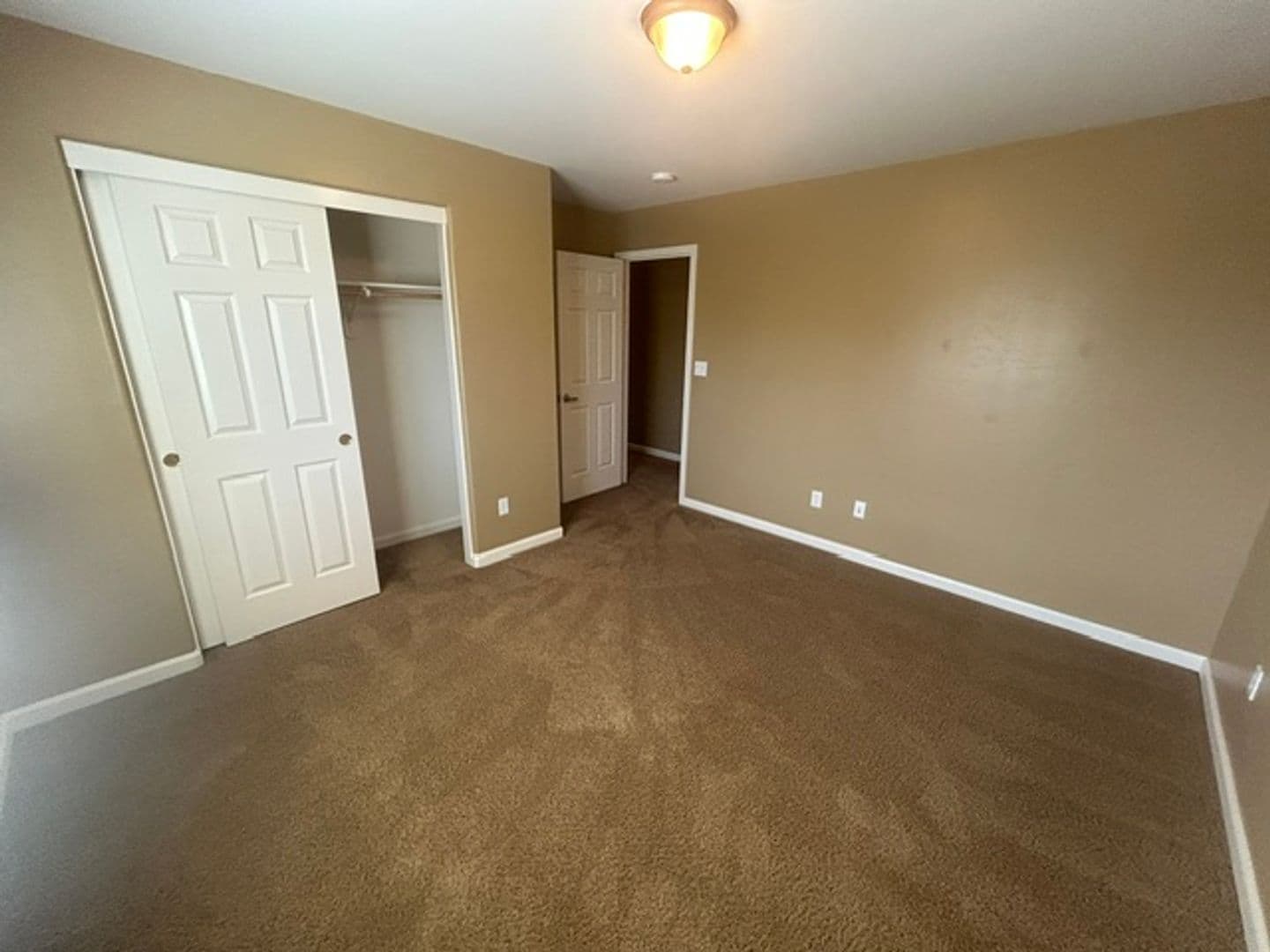 Visalia House: 2305 E Dorothea Ave