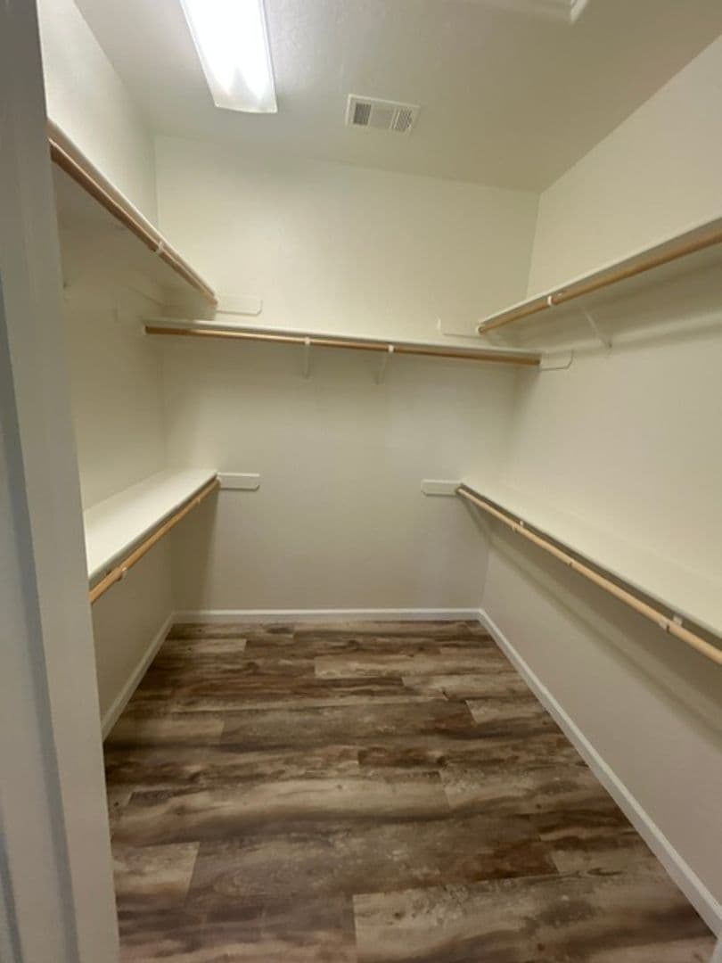 Visalia House: 328 S Holland CT