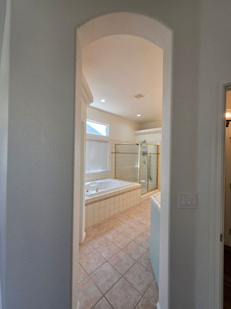 Visalia House: 1008 E. Arlen St