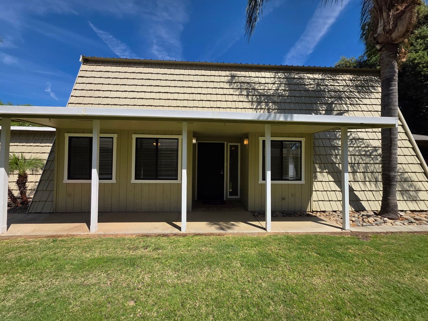 Visalia House: 2816 S Court Street