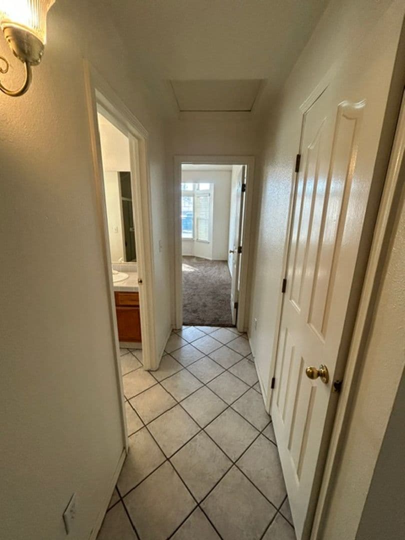 Visalia House: 1040 S. Casablanca