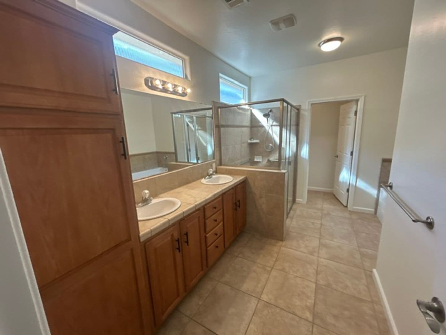 Visalia House: 328 S Holland CT