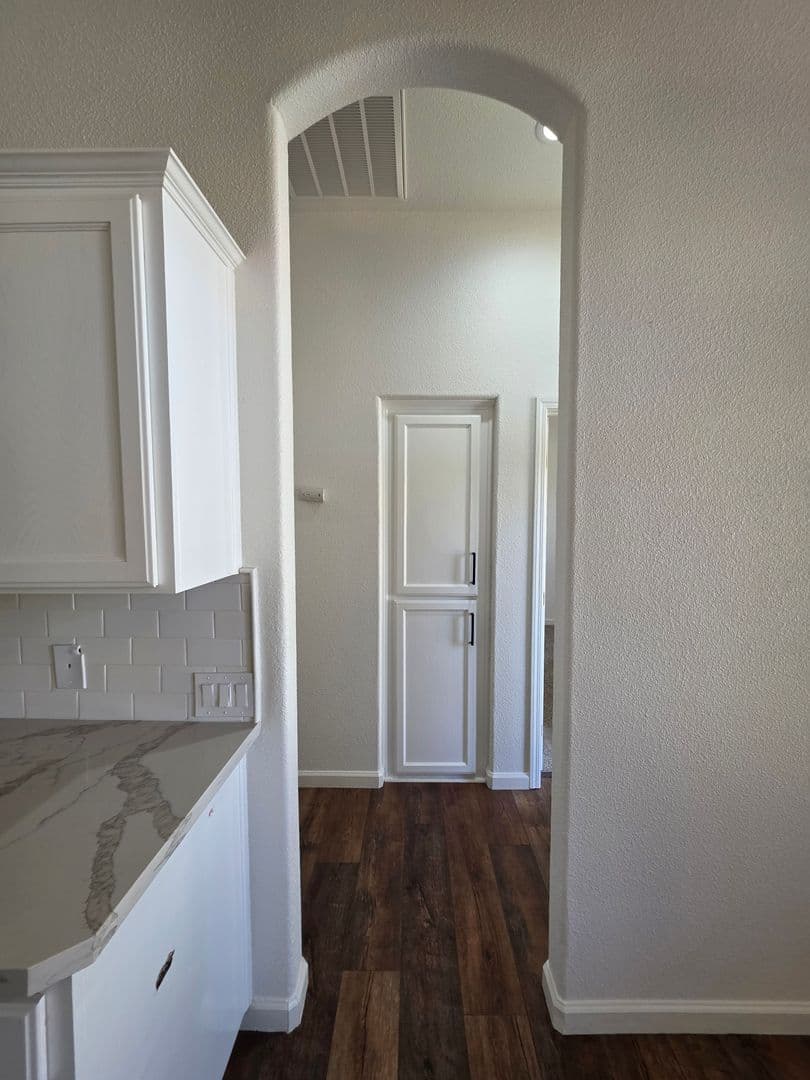 Visalia House: 1008 E. Arlen St