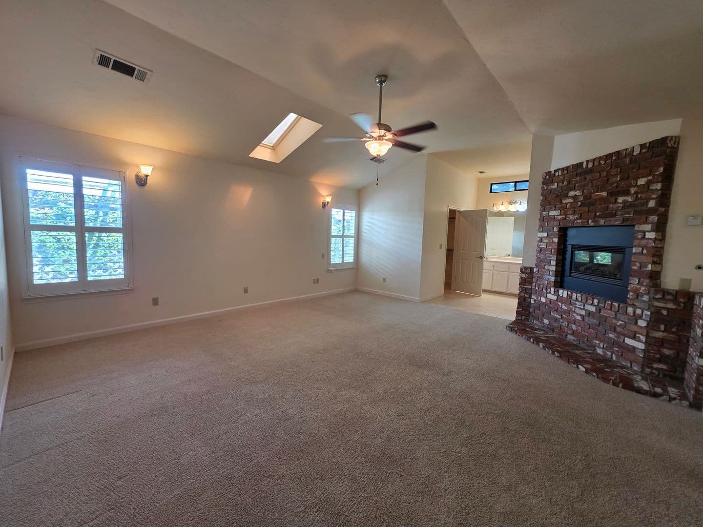 Visalia House: 2828 S Court Street